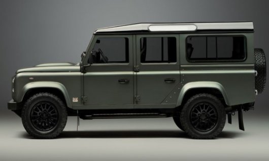Легендарный Land Rover Defender получил эксклюзивную отделку в духе Octa